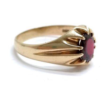 9ct hallmarked gold gents garnet set ring - size Z+1 & 5.4g total weight 