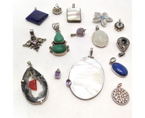 15 x silver pendants (4 unmarked) inc large mother of pearl with amethyst panel (6.5cm drop), garnet, citrine - total weight 