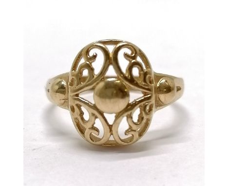 9ct hallmarked gold ring pierced decoration to panel front - size S &amp; 3g - SOLD ON BEHALF OF THE NEW BREAST CANCER UNIT A