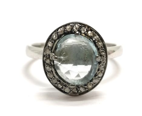 Unmarked white metal aquamarine &amp; diamond cluster ring - size O &amp; 3.4g total weight ~ aquamarine has a large chip &am