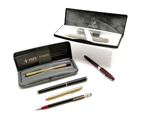 2 x boxed Parker pens T/W an esso advertising propelling pencil etc 