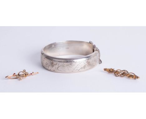 An antique 15ct gold brooch, 2.90g, another brooch and bangle (3).