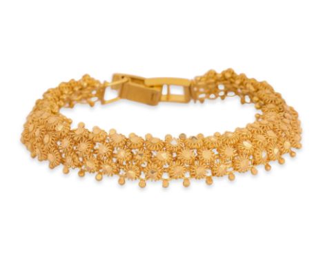 A HIGH KARAT GOLD BRACELET
Featuring a high karat gold bracelet marked '916' for 22K.
17cm long
25.6g
Ownership Statement: Th