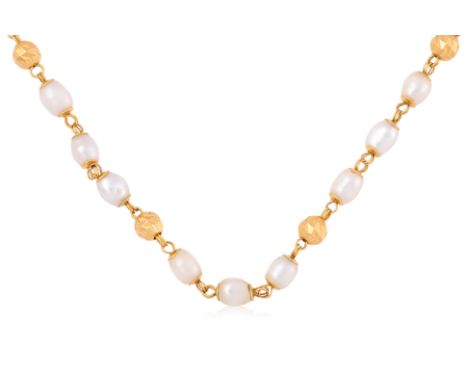 A FRESHWATER CULTURED PEARL NECKLACE
Featuring freshwater cultured pearls mounted in a yellow gold setting marked '14K' to th