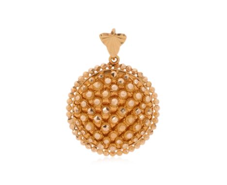 A YELLOW GOLD PENDANT BY POH HENG
Featuring a yellow gold pendant marked 'Bao Xing' for Poh Heng, with Chinese gold marks.
4.