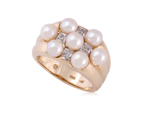 AN AKOYA CULTURED PEARL AND DIAMOND RING
Featuring akoya cultured pearls measuring approximately 4.0-4.5mm, mounted in a two 
