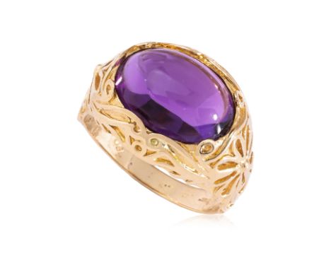 AN AMETHYST RING
Featuring an amethyst cabochon weighing approximately 4.5 Cts, mounted in a yellow gold setting marked '750'