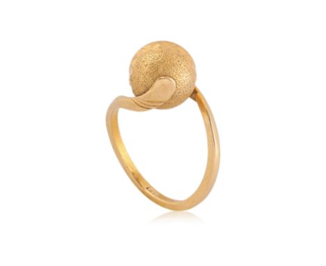 A HIGH KARAT TEXTURED GOLD 'BALL' RING
Featuring a high karat textured gold 'ball' ring marked '916' for 22K.
US Size 5.5
4.6