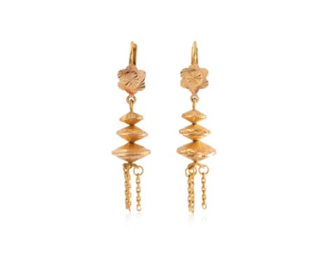 A PAIR OF 'PAGODA' GOLD EARRINGS
Featuring a pair of 'pagoda' earrings mounted in yellow gold with Chinese marks.
4cm high ea