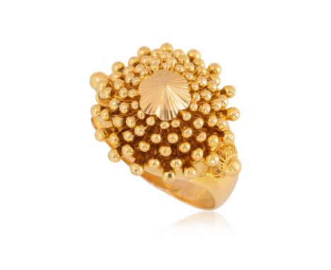 A GOLD RING BY POH HENG
Featuring a yellow gold ring with Chinese gold mark and 'Bao Xing' for Poh Heng.
US Size 5
11.1g
Owne