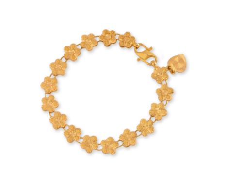 A HIGH KARAT GOLD 'FLOWER' BRACELET
Featuring a high karat gold 'flower' bracelet marked '916' for 22K, with additional Chine