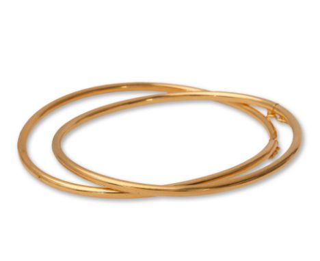 A PAIR OF HIGH KARAT GOLD BANGLES
Featuring a pair of high karat gold bangles each marked '916' for 22K.
Smaller Inner Diamet