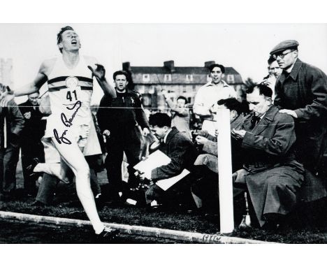 Autographed ROGER BANNISTER 1954 12 x 8 photo : B/W, depicting English middle-distance runner ROGER BANNISTER crossing the fi