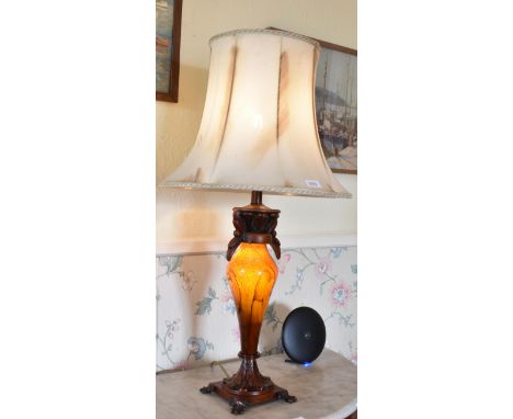 DECORATIVE TABLE LAMP