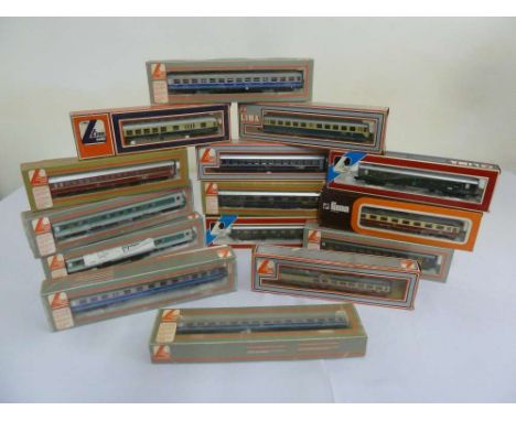 A quantity of Lima HO gauge carriages all in original boxes, lightly used (15)