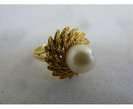 18ct yellow gold and pearl ring, approx total weight 5.8g