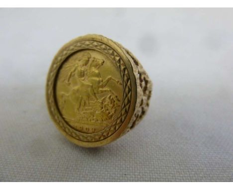 9ct gold ring set with a 1909 Sovereign, approx 9.2g