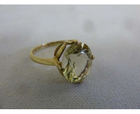 9ct yellow gold peridot ring