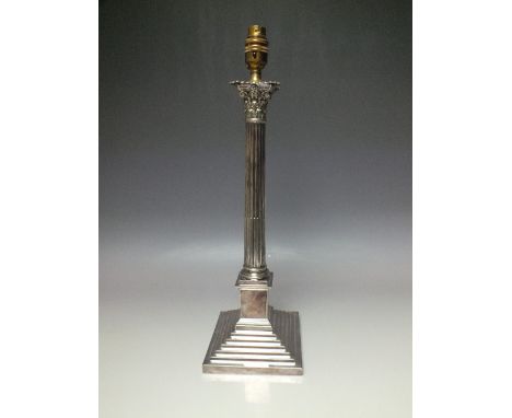 AN EARLY 20TH CENTURY SILVER PLATED TABLE LAMP, of Corinthian column form, raised on stepped base, H 48 cm