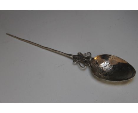 A WHITE METAL ANOINTING SPOON, possibly 18th Century Dutch silver, L 18.5 cm