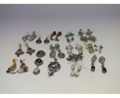 A COLLECTION OF MODERN SILVER EARRINGS, various styles, to include polished agate and marcasite examples, together with two p