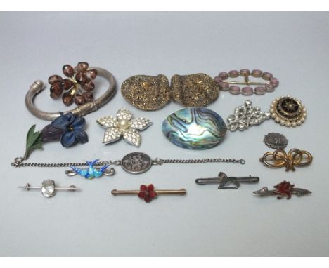 A COLLECTION OF VINTAGE COSTUME JEWELLERY, to include four silver bar brooches - one being a hallmarked enamel swallow exampl