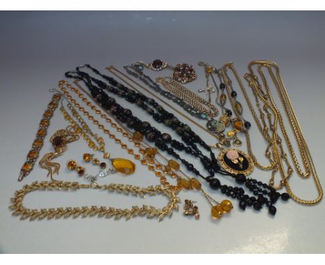 A COLLECTION OF MODERN AND VINTAGE COSTUME JEWELLERY, comprising a selection of goldtone necklaces, modern and vintage bead n