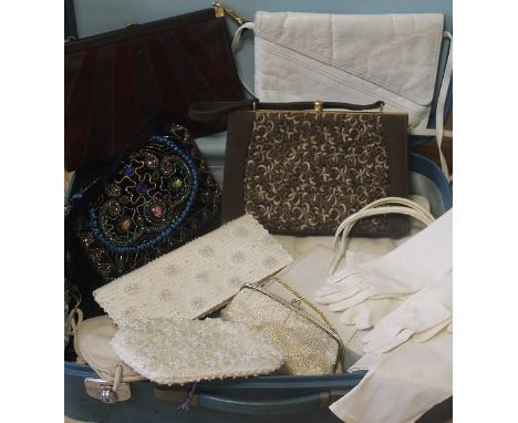 A COLLECTION OF VINTAGE LADIES ACCESSORIES, to include a selection of handbags, two pairs of evening gloves, and a selection 