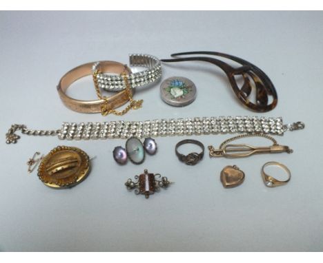 A COLLECTION OF VINTAGE AND COSTUME JEWELLERY, to include an oval pinchbeck memorial brooch and a rolled gold hinged bangle e