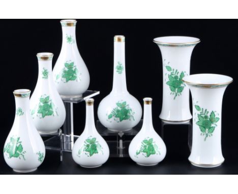 Herend Apponyi Vert 8 Vasen,Porzellan, Ungarn 20. Jahrhundert, blaue Firmenmarke, Dekor AV Apponyi Vert, 1x Stängelvase #7074
