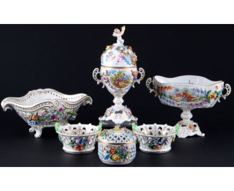 Potschappel Dresden 6-teiliges Zierporzellan,Porzellan, blaue Firmenmarke, Dekor Blumenbukett / Figurenstaffagen mit plastisc