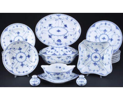 Royal Copenhagen Musselmalet Speiseservice für 6 Personen,19-teiliges Porzellan, Dänemark, mit grüner Firmenmarke und blauen 