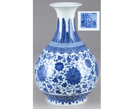 Birnenförmige blau-weiss Vase, China Qianlong Periode (1736-1796),Porzellan, China Qianlong Periode (1736-1796), blau-weiss V
