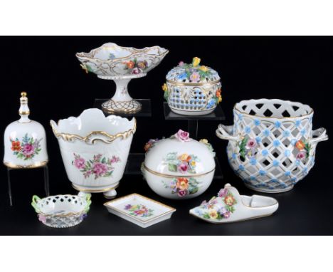 Potschappel Dresden 9-teiliges Zierporzellan,Porzellan, blaue Firmenmarke, diverse florale Dekore u.a. mit plastischen Blüten
