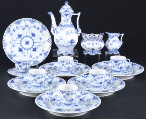 Royal Copenhagen Musselmalet Vollspitze Mokkaservice für 6 Personen,21-teiliges Porzellan, Dänemark, mit grüner Firmenmarke u