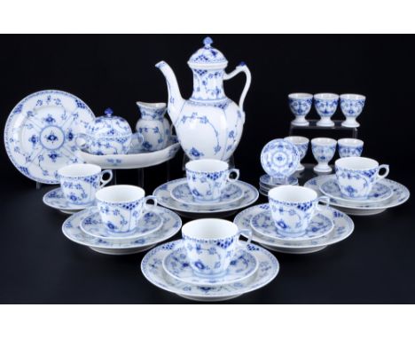 Royal Copenhagen Musselmalet Kaffeeservice für 6 Personen,33-teiliges Porzellan, Dänemark, mit grüner Firmenmarke und blauen 