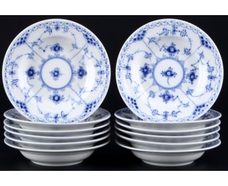 Royal Copenhagen Musselmalet 12 Dessertschalen,Porzellan, Dänemark, mit grüner Firmenmarke und blauen Wellen, mit einem Schle