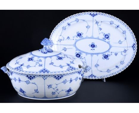 Royal Copenhagen Musselmalet Vollspitze große Deckelterrine mit Platte 1109/1148,Porzellan, Dänemark, mit grüner Firmenmarke 
