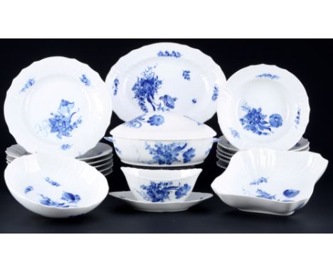 Royal Copenhagen Blaue Blume Speiseservice für 6 Personen,11-teiliges Porzellan, Dänemark, mit grüner Firmenmarke und blauen 