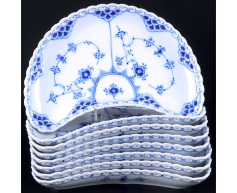 Royal Copenhagen Musselmalet Vollspitze 8 Halbmondteller 1173,Porzellan, Dänemark, mit grüner Firmenmarke und blauen Wellen, 
