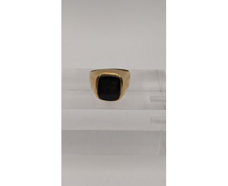 A gold coloured and onyx ring stamped 525 total weight 9.1gLocation: 