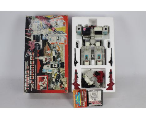 Hasbro - Transformers - A boxed 1985 Transformers Autobot Battle Station Metroplex # 5791. The model shows some signs of age 