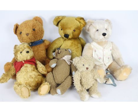 Gund, Merrythought, Others - A collection of vintage and modern teddy bears and soft toys. Lot includes a vintage Merrythough