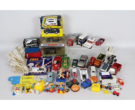 Corgi - Dinky - Matchbox - Speedking - A collection of 28 x boxed and loose models including Commer 8 CWT Van # DY8-B, Hi-Spe