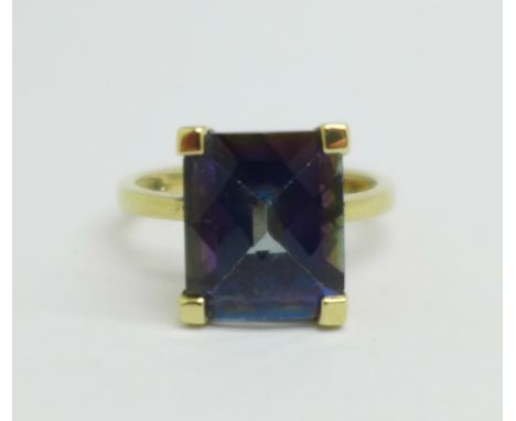 A 9ct gold and chequerboard cut mystic topaz ring, 3.9g, N, stone approximately 11.5mm x 10mm 