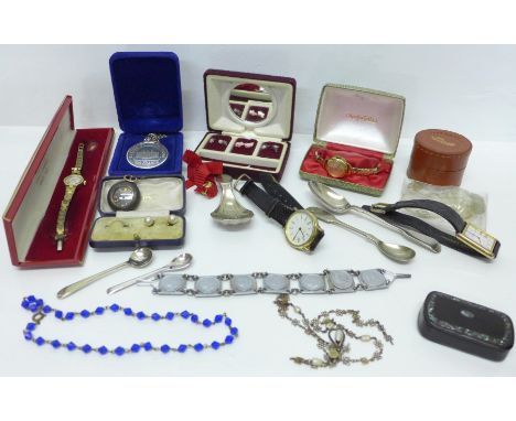 Wristwatches, a snuff box, etc. 