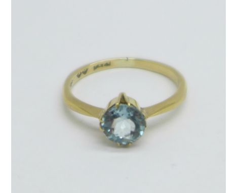 An 18ct gold and aquamarine solitaire ring, 2.4g, L, stone 6mm 