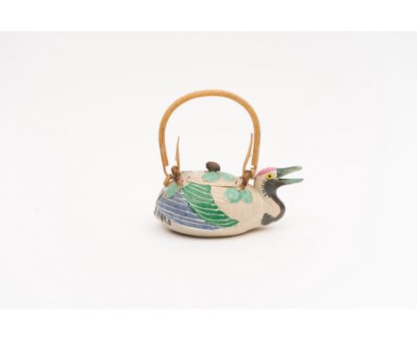 A duck ceramic teapot and lidJapan, Meiji period (1868-1912)Provenance: French private collectionHeight: 8cm, Length: 18cm, W