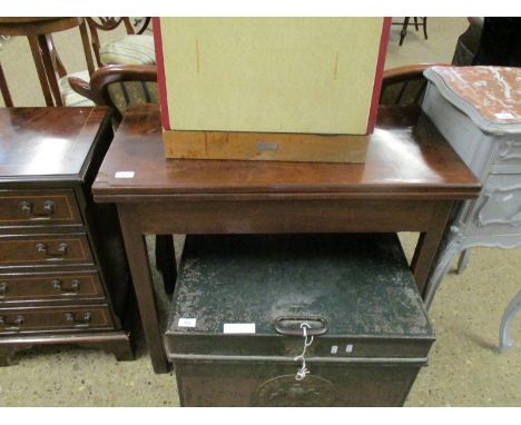 GEORGIAN MAHOGANY FOLD-OVER CARD TABLE WITH GREEN BAIZE LINED INTERIOR ON SQUARE LEGS 