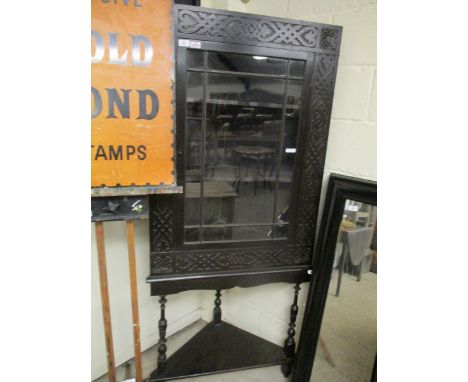 19TH CENTURY OAK FRETWORK CARVED FLOOR STANDING CORNER CUPBOARD WITH SINGLE GLAZED DOOR ON A BOBBIN TURNED STAND 